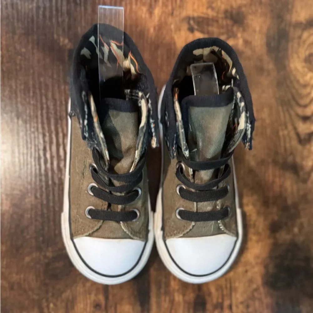 Converse tan:black sneakers size infant 8